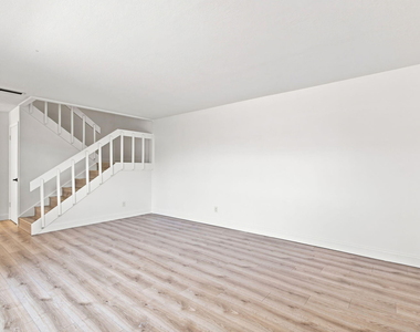 1302 Nebraska Avenue - Photo Thumbnail 5