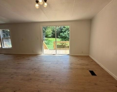 5180 Branchside Drive - Photo Thumbnail 3