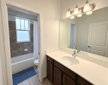 4924 Nw 48th Terrace - Photo Thumbnail 16