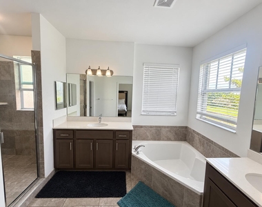 4924 Nw 48th Terrace - Photo Thumbnail 11