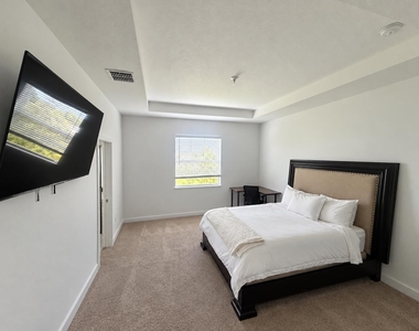 4924 Nw 48th Terrace - Photo Thumbnail 10