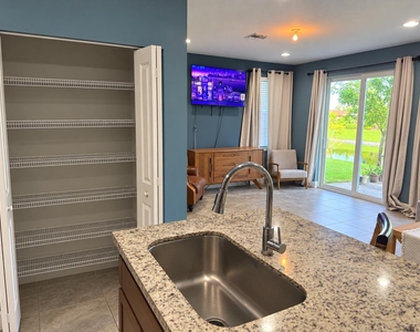 4924 Nw 48th Terrace - Photo Thumbnail 5