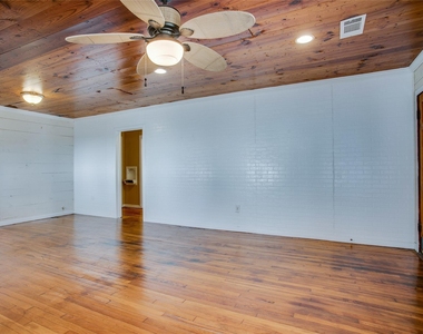 318 S Walker Street - Photo Thumbnail 5