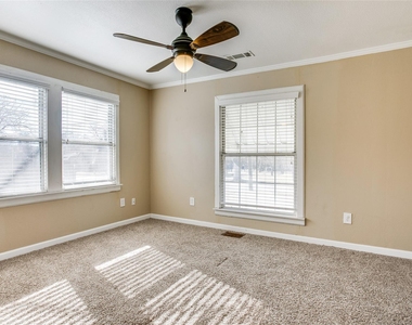 318 S Walker Street - Photo Thumbnail 19