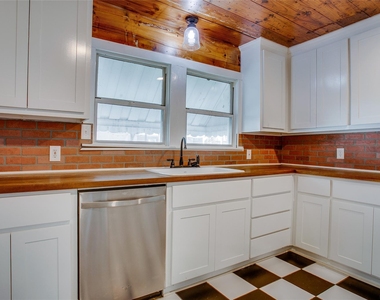 318 S Walker Street - Photo Thumbnail 11