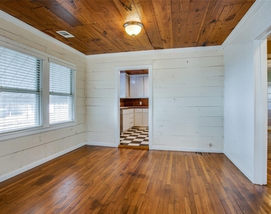 318 S Walker Street - Photo Thumbnail 6