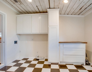 318 S Walker Street - Photo Thumbnail 15