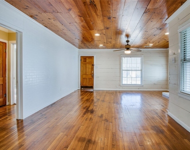 318 S Walker Street - Photo Thumbnail 8