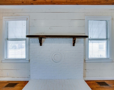 318 S Walker Street - Photo Thumbnail 7