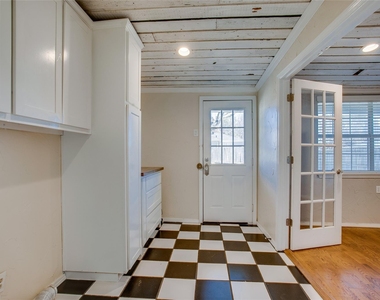 318 S Walker Street - Photo Thumbnail 14