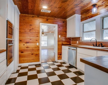318 S Walker Street - Photo Thumbnail 13