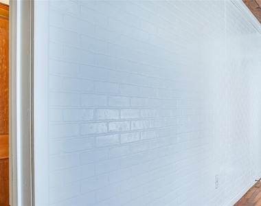 318 S Walker Street - Photo Thumbnail 9