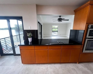 3200 N Ocean Drive - Photo Thumbnail 6