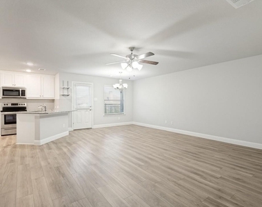 6815 Jade Drive - Photo Thumbnail 2