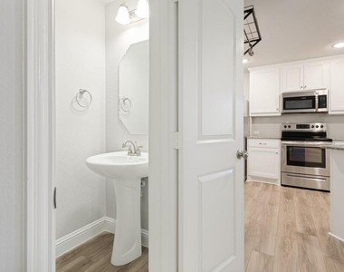 6815 Jade Drive - Photo Thumbnail 5