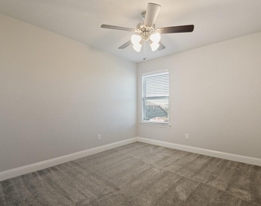6815 Jade Drive - Photo Thumbnail 9