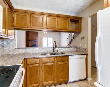 238 Samuel Boulevard - Photo Thumbnail 3
