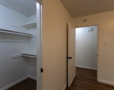 741 Woodland Court - Photo Thumbnail 15