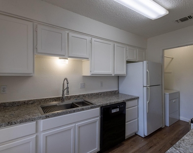 741 Woodland Court - Photo Thumbnail 4