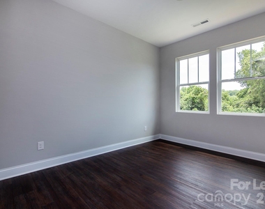 2915 Ross Avenue - Photo Thumbnail 11