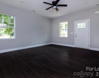 2915 Ross Avenue - Photo Thumbnail 3
