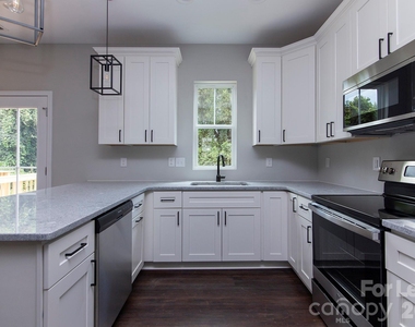 2915 Ross Avenue - Photo Thumbnail 8