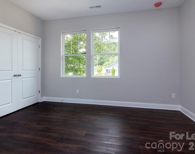 2915 Ross Avenue - Photo Thumbnail 14