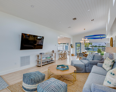 1604 Seaway Drive - Photo Thumbnail 5