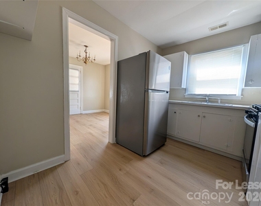 831 S Dalton Street - Photo Thumbnail 6