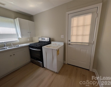 831 S Dalton Street - Photo Thumbnail 5