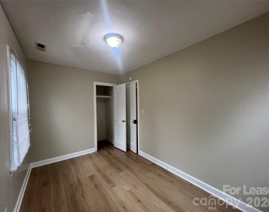 831 S Dalton Street - Photo Thumbnail 11