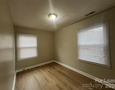 831 S Dalton Street - Photo Thumbnail 10
