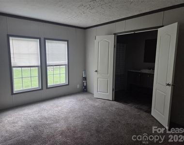 213 Kimberly Circle - Photo Thumbnail 5
