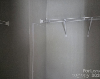 213 Kimberly Circle - Photo Thumbnail 8