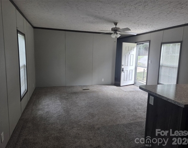 213 Kimberly Circle - Photo Thumbnail 3