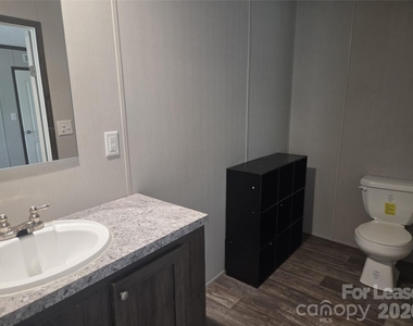 213 Kimberly Circle - Photo Thumbnail 7