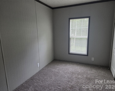 213 Kimberly Circle - Photo Thumbnail 10