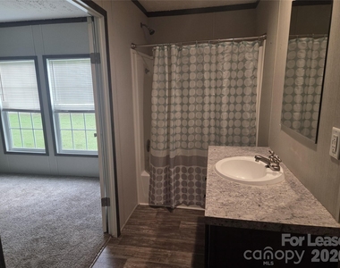 213 Kimberly Circle - Photo Thumbnail 6