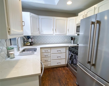 10652 Cayuga Drive - Photo Thumbnail 6