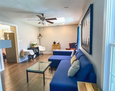 10652 Cayuga Drive - Photo Thumbnail 3