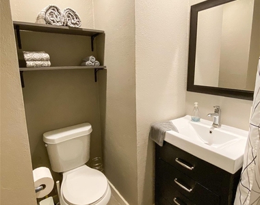 10652 Cayuga Drive - Photo Thumbnail 7