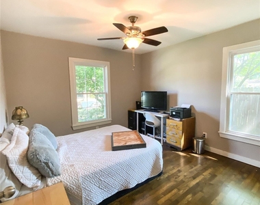 10652 Cayuga Drive - Photo Thumbnail 8