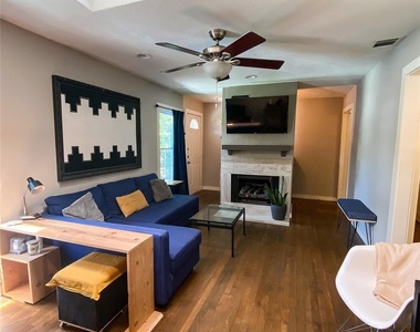 10652 Cayuga Drive - Photo Thumbnail 4