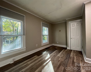 904 W 6th Avenue - Photo Thumbnail 6