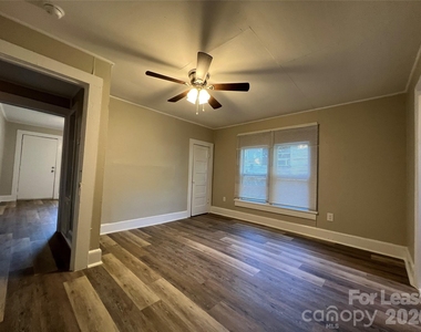 904 W 6th Avenue - Photo Thumbnail 3