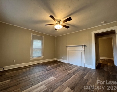 904 W 6th Avenue - Photo Thumbnail 1