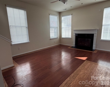 7549 Bluff Point Lane - Photo Thumbnail 4