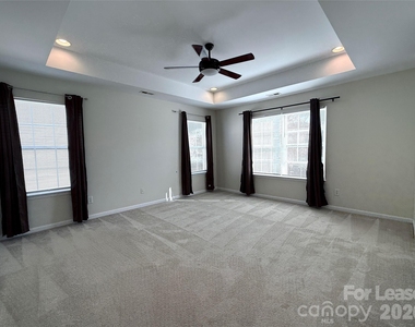 7549 Bluff Point Lane - Photo Thumbnail 8