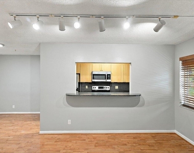 2110 Ne 39th Street - Photo Thumbnail 4