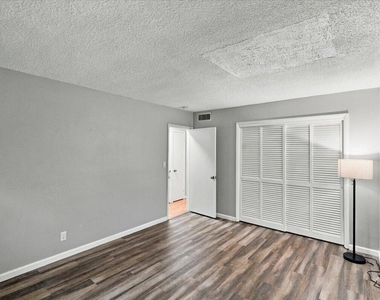 2110 Ne 39th Street - Photo Thumbnail 12